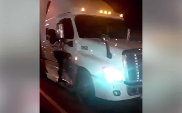 [VIDEO] FedEx Truck Attacked By Rioters, Driver Hits The Gas, Dragging Man Underneath Truck For Blocks