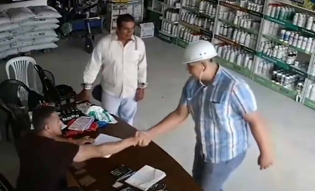 [VIDEO] Planned Attack On Business, Except Everyone In The Business Is Armed