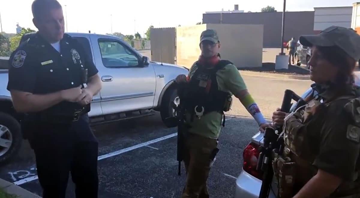 Louisville Police Officer Shown On Camera Giving Advice To Armed Citizens Who Want To Get Close To Protests
