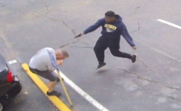 [VIDEO] Concealed Carrier Loses Gun During Fight, Thug Set Out To Murder Him But Luckily Couldn’t Work Safety
