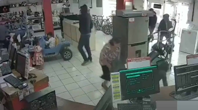 Guard Shot Twice, Able To Return Fire On Thugs During Armed Robbery