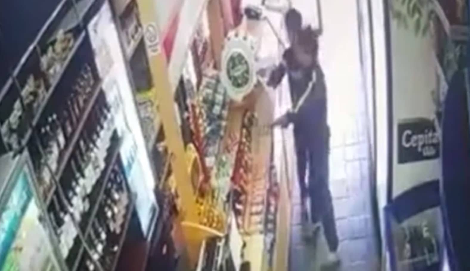 Two CHILDREN Pull Guns On Convenience Store Clerk Because He Wouldn’t Sell Them Rolling Papers *WATCH*