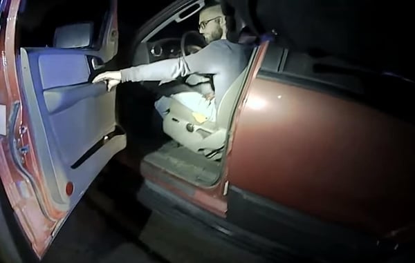 Don’t Do Anything That This Guy Did While Armed And Being Pulled Over – WATCH