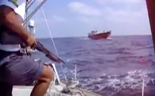 [VIDEO] Shotgun Beats Pirates At Sea