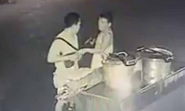 [GRAPHIC WARNING] Man Doesn’t Take Armed Threat Seriously And Pays With His Life