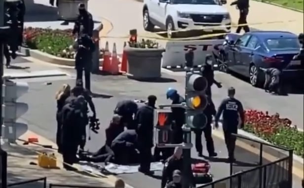 Man Drives Vehicle Into US Capitol Barricade, Exits Vehicle With Knife, 2 Dead 1 Injured