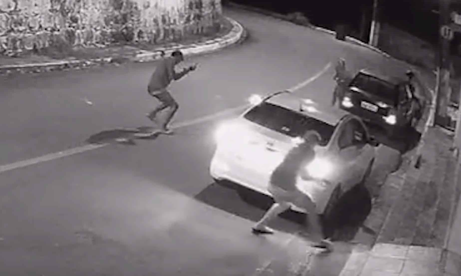 Armed Citizen Had Gun Ready, Makes Easy Work Of 3 Armed Attackers