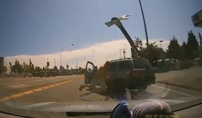 [VIDEO] Road Rage Suspect Throws Hammer Into Driver’s Windshield