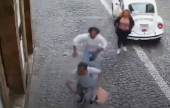 Purse Snatcher Snatches The Wrong Tourist’s Purse