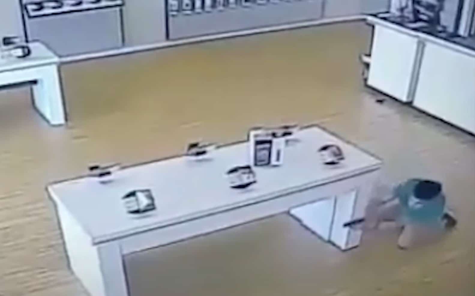 Concealed Carrier In AZ Defends Against Armed Robbery Attempt At Cell Phone Store