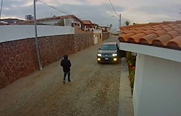 Smart And Quick Thinking Mom Gets The Best Of Attempted Carjacker