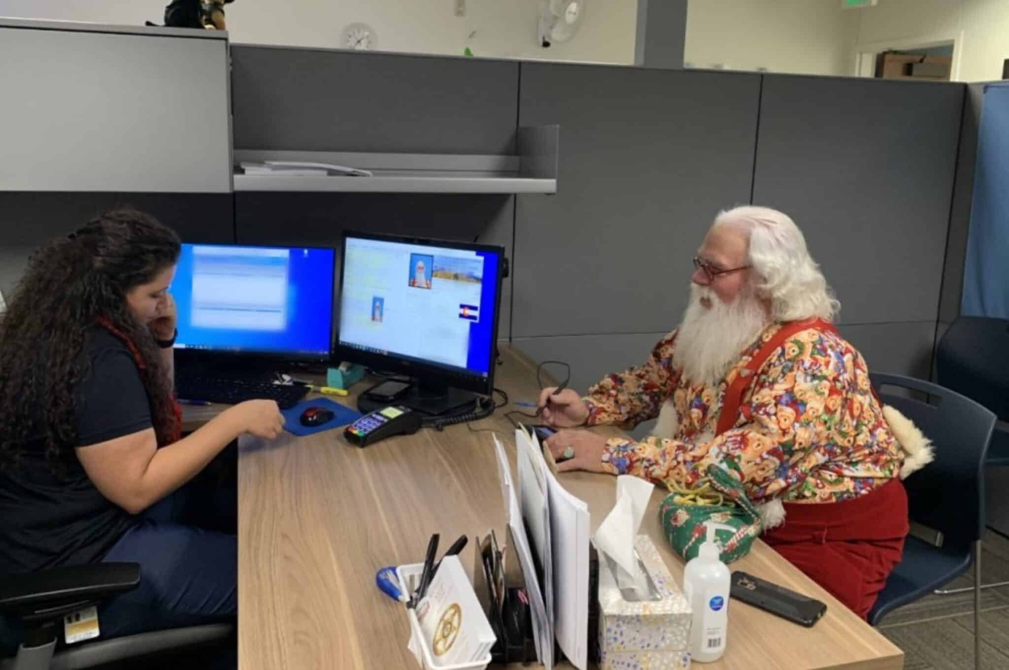 Santa Gets His Concealed Carry Permit And People Are Angry