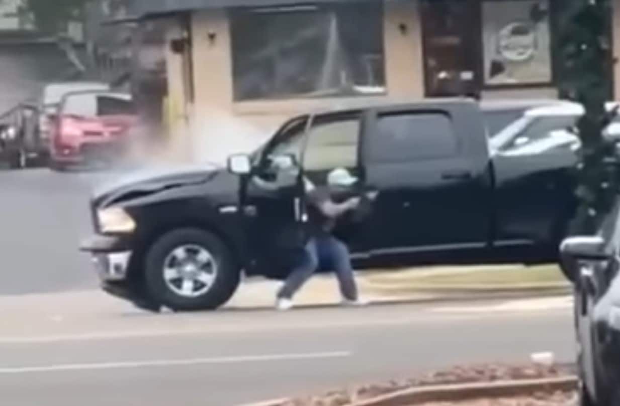 Wild Shootout With Police, Imagine If The Person Taking This Video Were Armed