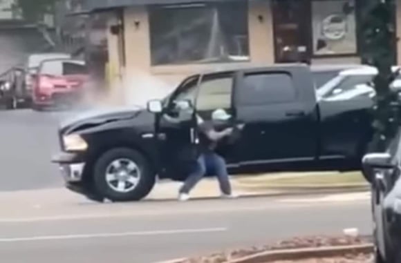 Wild Shootout With Police, Imagine If The Person Taking This Video Were Armed