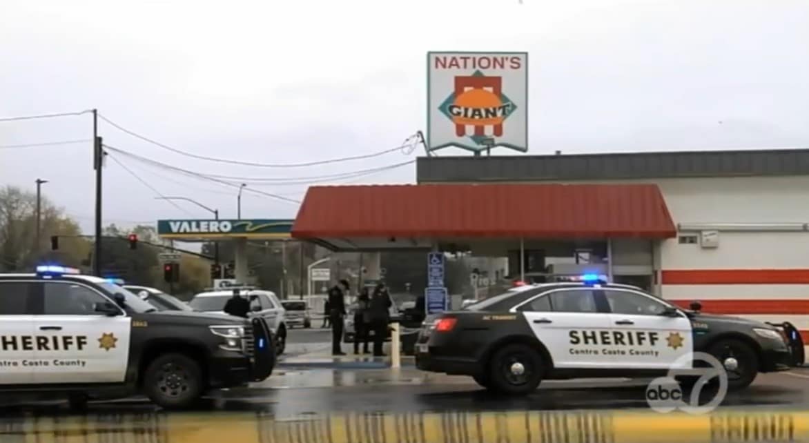 Off-Duty Officer Fatally Shoots Armed Robber At Fast Food Restaurant
