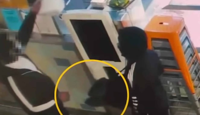 Intended Victim Fakes Compliance And Wins The Fight Against Man Armed With Rifle