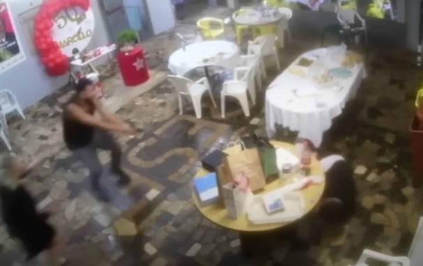 [GRAPHIC WARNING] Political Discussion Turns Deadly When Guns Are Drawn