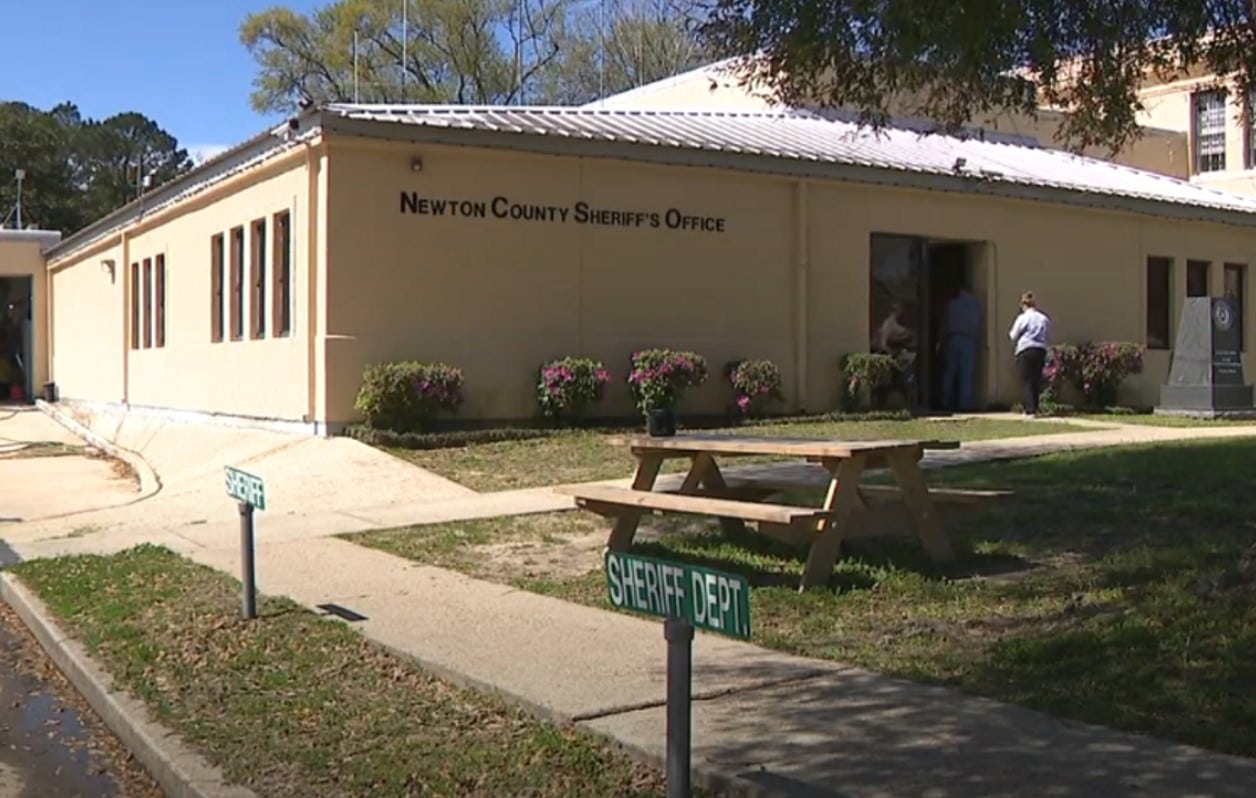 Naked Home Invader Shot At While Trying To Steal Cat