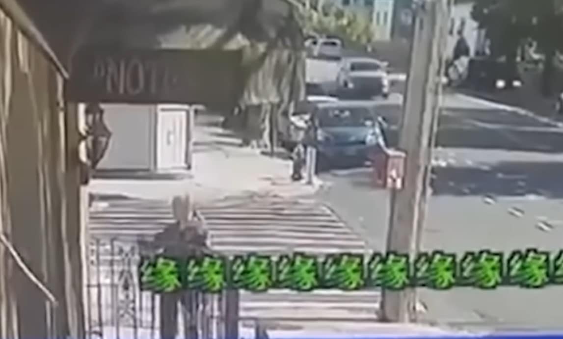 GRAPHIC WARNING: Unprovoked Knife Attack On EMS Lt. In NYC
