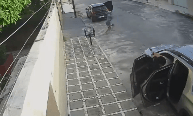Group Of Criminals Try Robbing A Car Filled With Off-Duty Police Officers, And It Ends Bloody For The Criminals