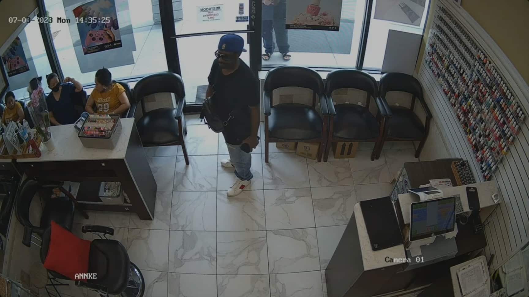 Man Tries To Rob Nail Salon, Everyone Literally Ignores Him