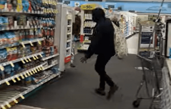 Broad Daylight Shoplifter Throws Banana At Customer Who Is Tired Of The Looting