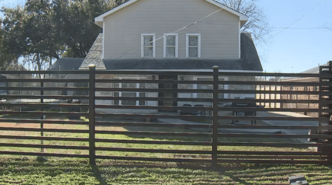 Alert Man Inside Home Shoots At Suspects Attempting To Rob Family Member Outside