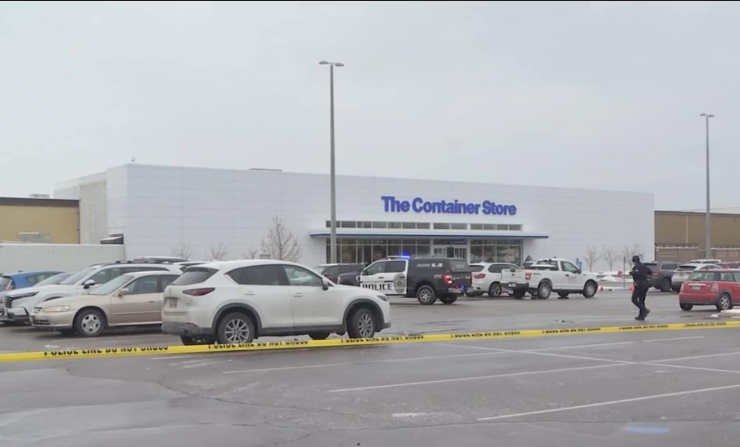 Teen Arrested After Emptying Magazine At Mall