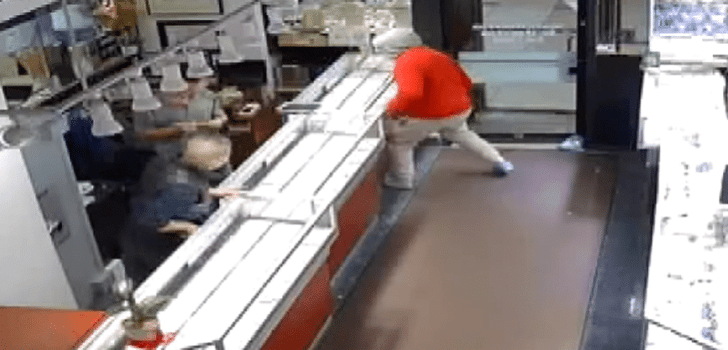 Jewelry Store Robbery Suspect Shot In The Rear End By Concealed Carrier