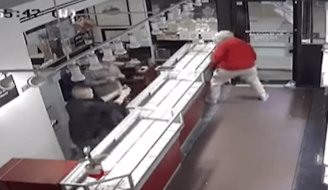 Watch How Long It Takes This Armed Citizen To Chamber A Round In His Handgun During A Robbery