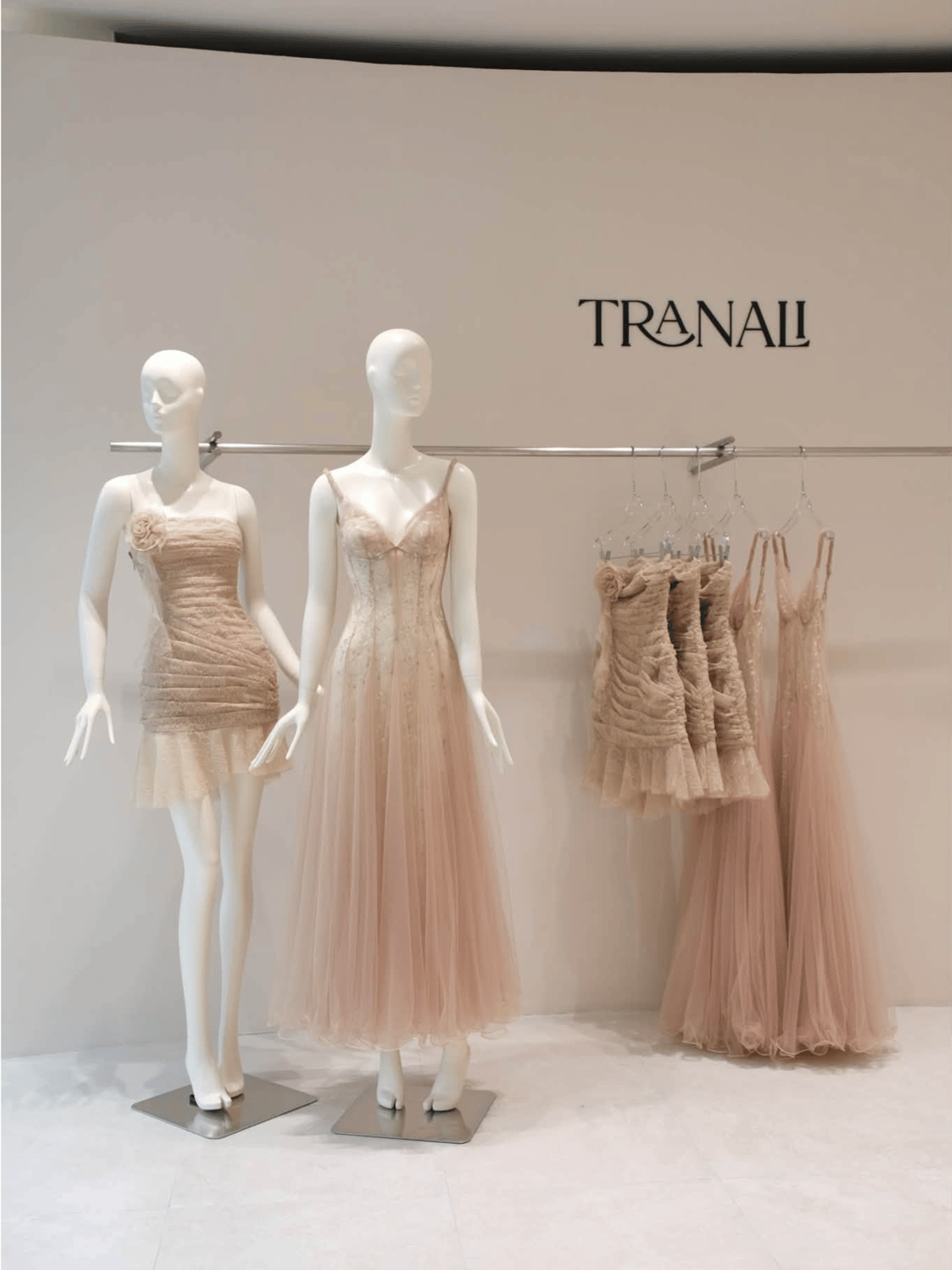 Tran Ali 蕾絲花朵裝飾褶皺連身裙