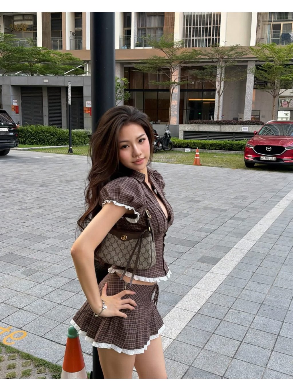 Brown Siren BYVEE 格紋短袖上衣與短裙套裝