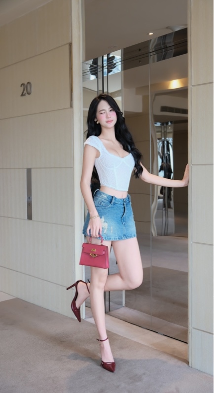THAOBIBI 蕾絲短袖上衣
