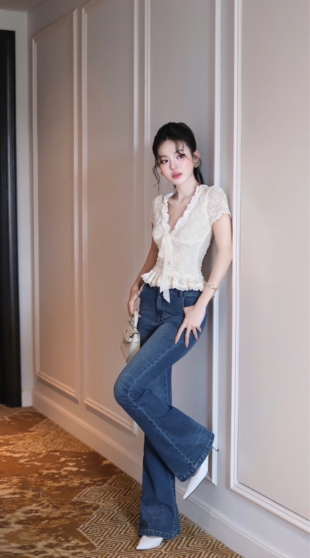THAOBIBI Lace Ruffle Flared Blouse