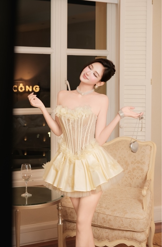 THAOBIBI 花朵裝飾抹胸骨架蓬蓬裙