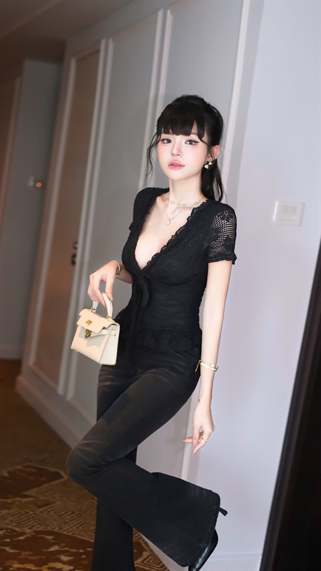 THAOBIBI Lace Ruffle Flared Blouse
