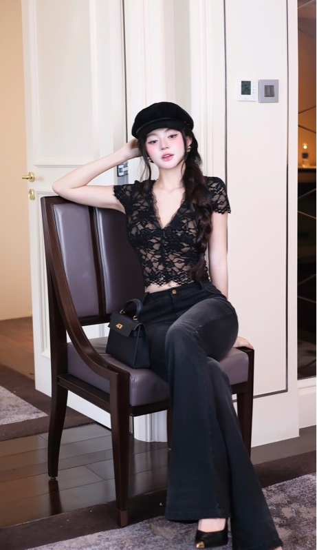 THAOBIBI V-Neck Lace Zip-Up Top