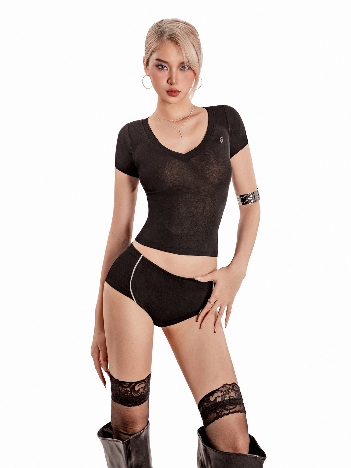 SISTERS Debra V-neck Top and Shorts Set