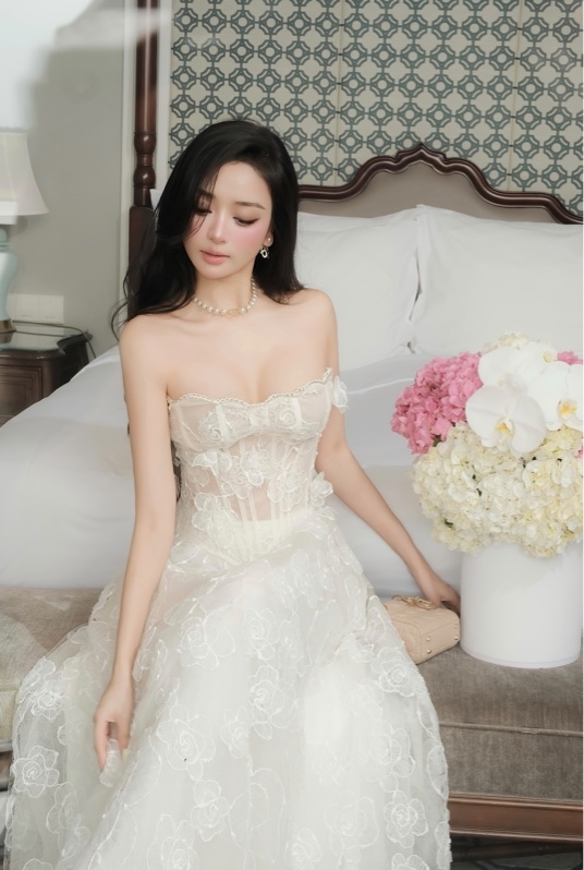 THAOBIBI 蕾絲鑲鑽抹胸長裙