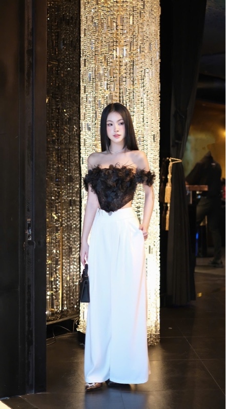 THAOBIBI 露肩花瓣裝