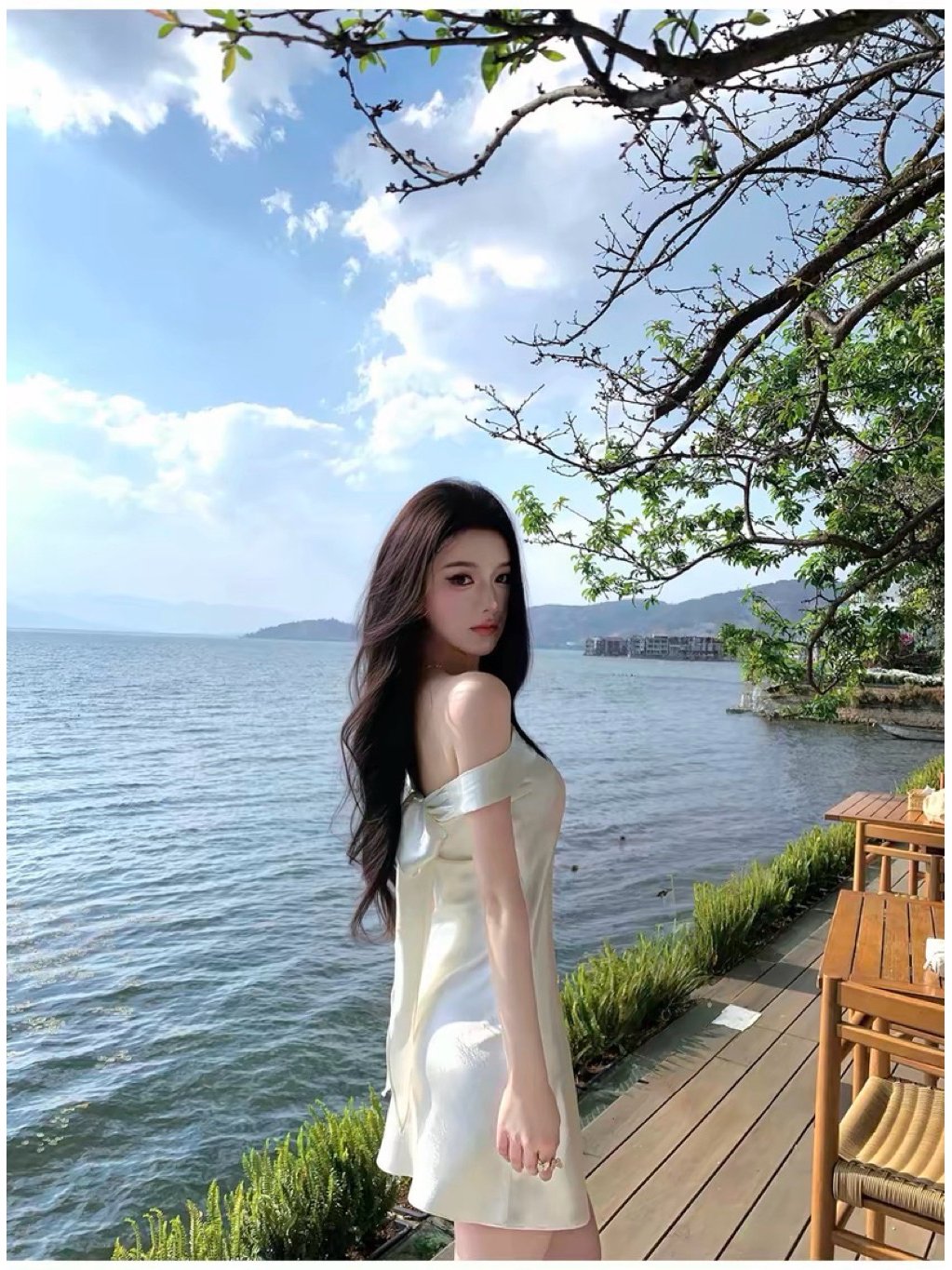 Jayky Yang Juniper 緞面一字肩連身裙
