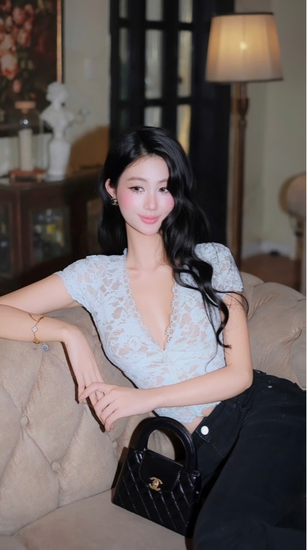 THAOBIBI V-Neck Lace Zip-Up Top