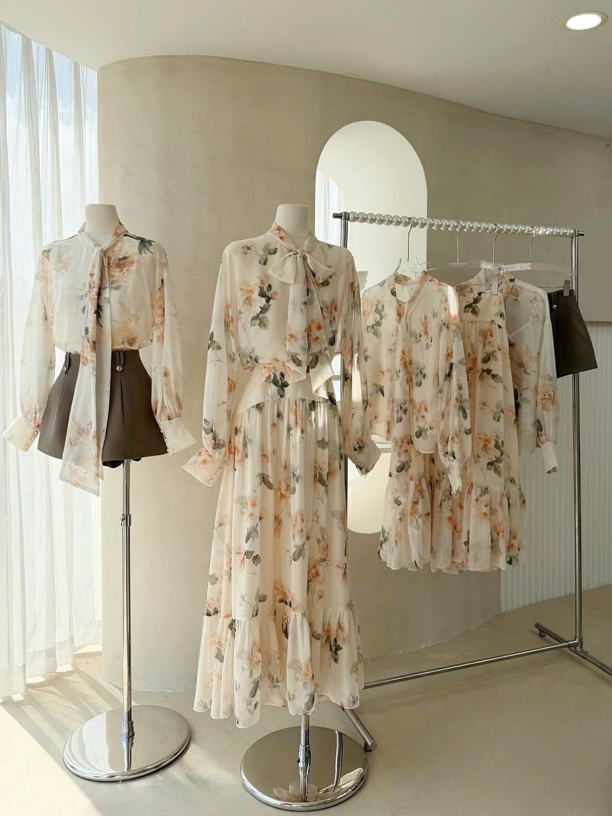 CHOU CHOU Floral Print Two-Piece Set - Long Sleeve Blouse and Shorts