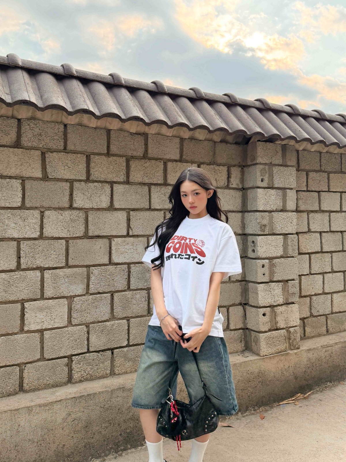 DIRTYCOINS Regular Boxy DC Wavy Logo T-Shirt