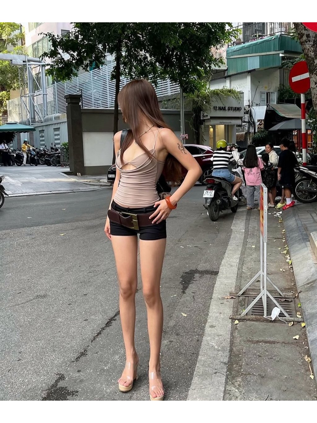 Moody Nudy Nancy 上衣