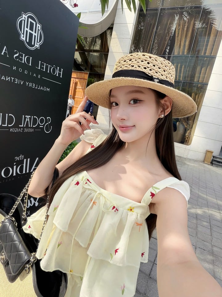 CHOU CHOU 蝴蝶袖花朵上衣套裝
