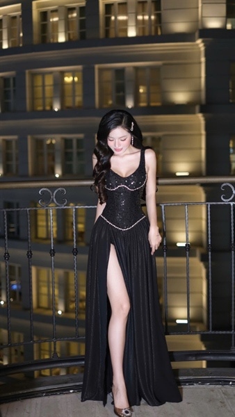 THAOBIBI Sequin Spaghetti Strap Maxi Dress