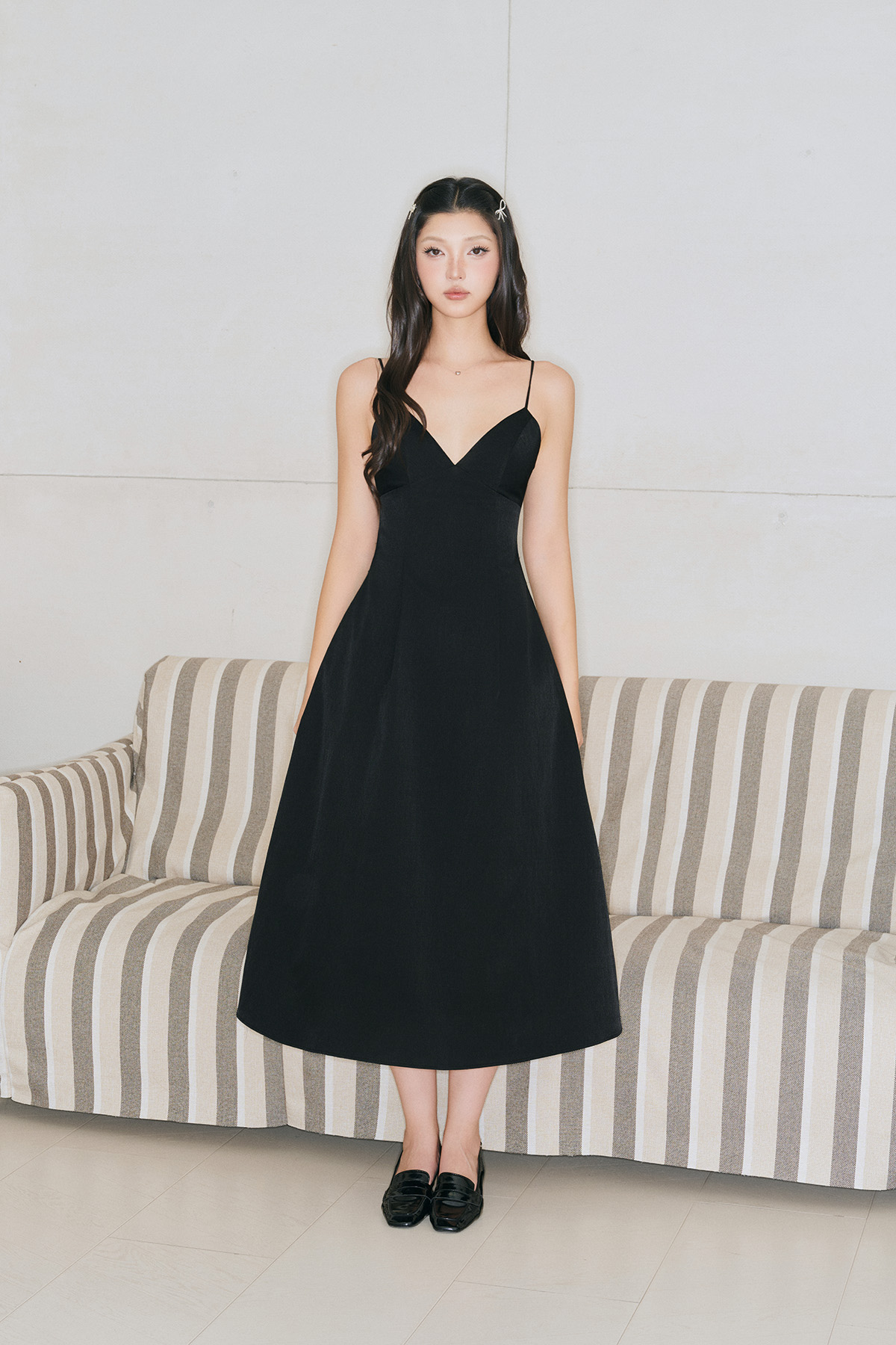 DOTTIE V-Neck Cup Bust Midi Dress - Black