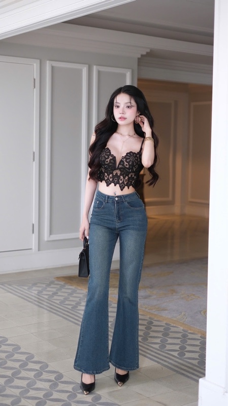 THAOBIBI Floral V-Neck Lace Camisole Top