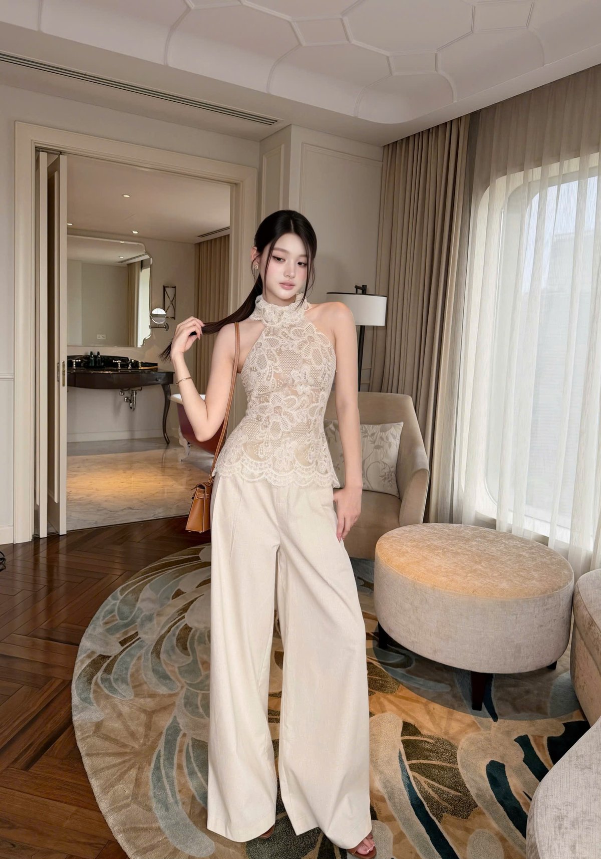 CHOU CHOU 蕾絲掛脖高領上衣
